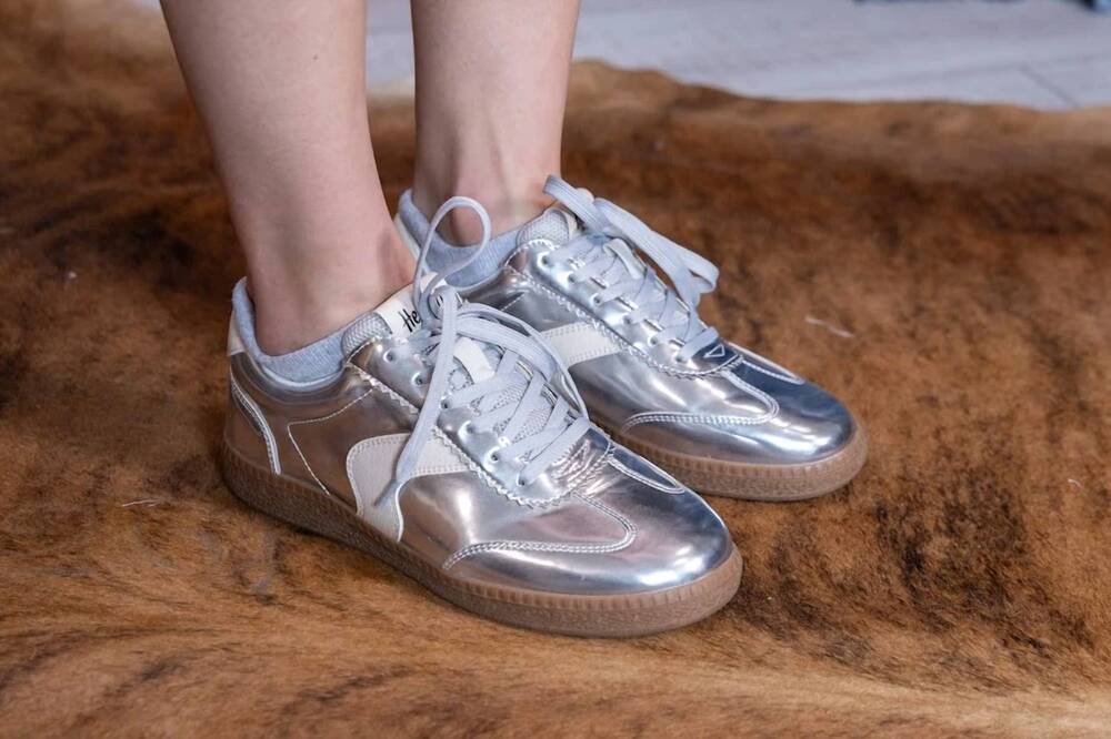 NEW CORKYS FOOTWEAR women's alert mirror metallic sneakers in silver